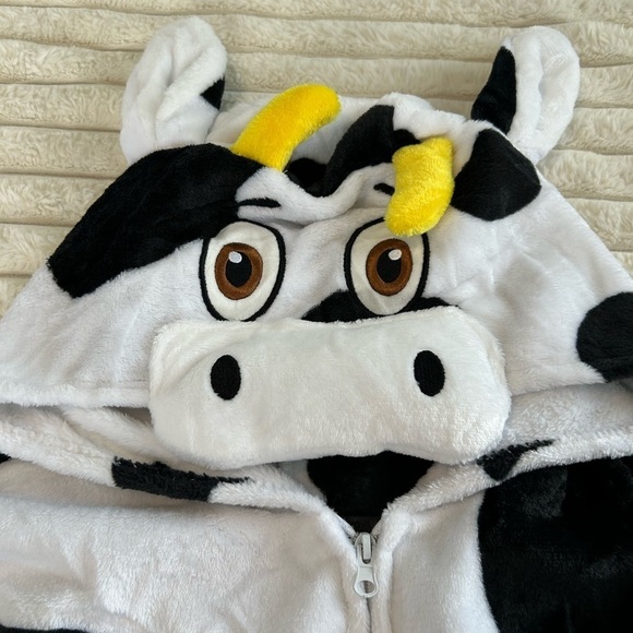 NWOT Cow Onesie - Picture 5 of 9